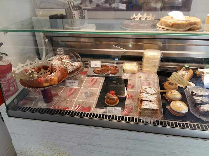 Fotografia tomada fuera de Catering Cati Schiff. Obrador Dulce & Salado - Pastelería en Fuengirola, Málaga