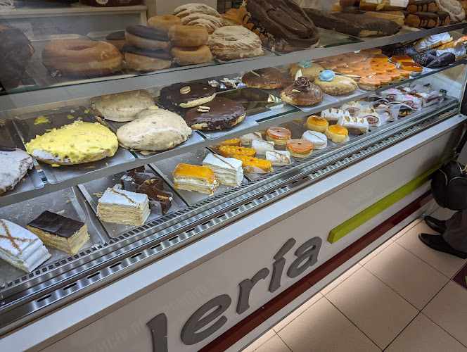 Fotografia tomada fuera de Casa Kiki Fuengirola - Pastelería en Fuengirola, Málaga