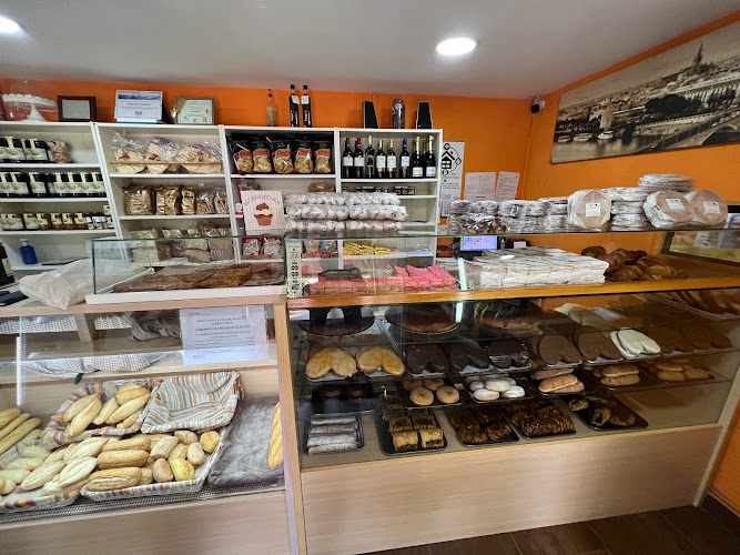 Fotografia tomada fuera de Pastelería Pepelnary - Pastelería en Espartinas, Sevilla