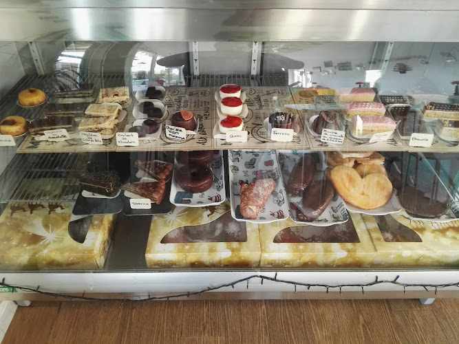 Fotografia tomada fuera de Pastelería Bariloche Apalankao Street Tapas - Pastelería en Espartinas, Sevilla