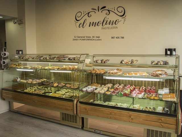 Fotografia tomada fuera de El Molino - Pastelería en Ponferrada, León