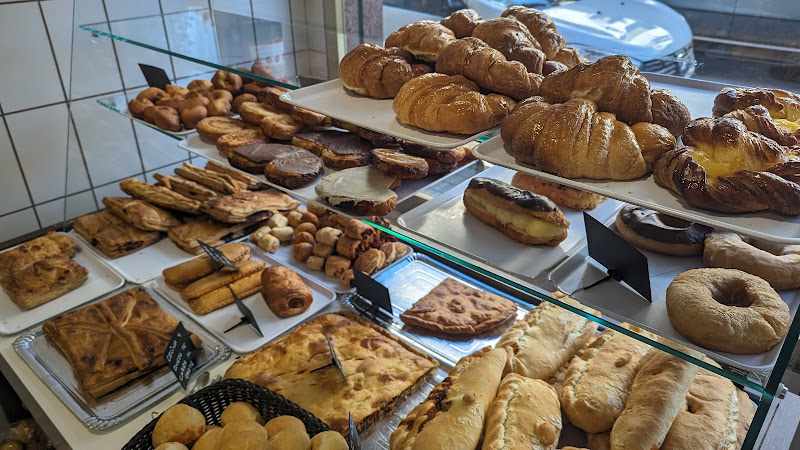 Fotografia tomada fuera de Panadería La Nueva San Andrés - Panadería en El Entrego, Asturias