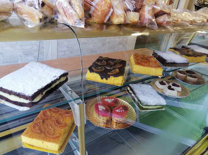 Fotografia tomada fuera de OBRADOR PANADERIA REPOSTERIA RIO GALLEGO - Panadería en Zaragoza, Zaragoza