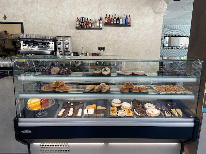 Fotografia tomada fuera de HuvlaisCoffee - Pastelería en Maracena, Granada