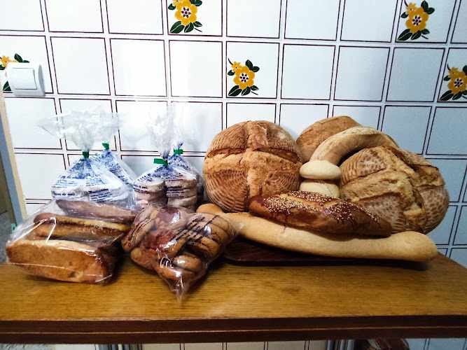 Fotografia tomada fuera de Panadería Hermanos Jiménez Muñoz - Panadería en Lanjarón, Granada