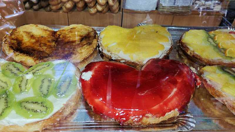 Fotografia tomada fuera de Panaderia-Croisanteria La Real - Panadería en La Zubia, Granada