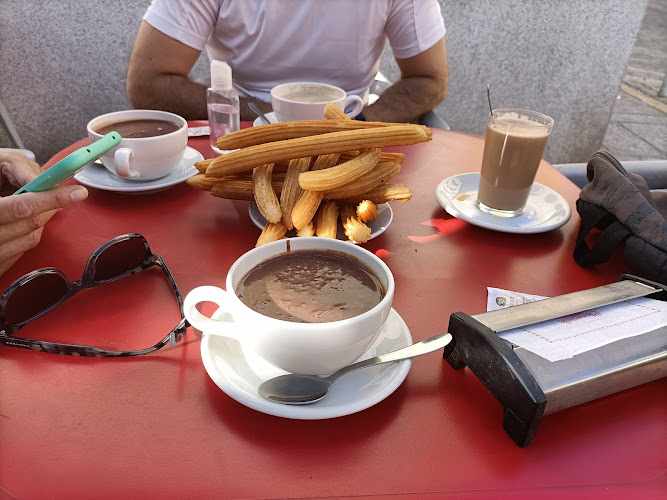 Fotografia tomada fuera de Churreria La Fama - Churrería en Real Sitio de San Ildefonso, Segovia