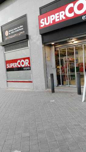Fotografia tomada fuera de Supercor Exprés - Supermercado en Madrid, Madrid