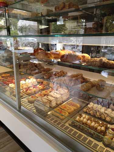 Fotografia tomada fuera de Pasteleria Delys - Panadería en El Escorial, Madrid
