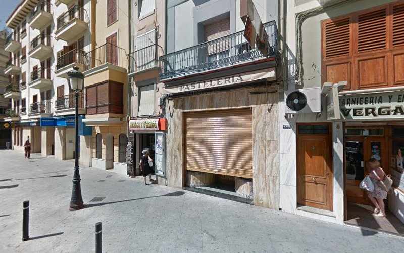 Fotografia tomada fuera de Dulces Fons - Pastelería en Requena, Valencia