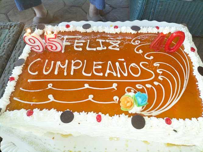 Fotografia tomada fuera de Pastelería Rodríguez fabricación propia - Pastelería en San Román de los Montes, Toledo