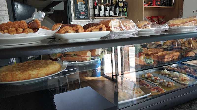Fotografia tomada fuera de Cafetería- panadería La Poma - cafeterías en Arnedo, La Rioja
