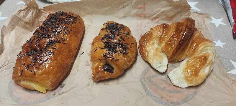 Fotografia tomada fuera de Horno de Pan Gisbert - Forn de pa en Campredó, Tarragona