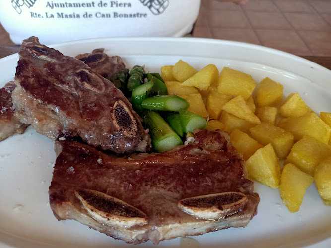 Fotografia tomada fuera de Casal pratdip - restaurantes en Tarragona, Tarragona