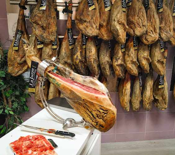 Fotografia tomada fuera de T. CAPI, SL - Tienda de alimentación en Piornal, Cáceres