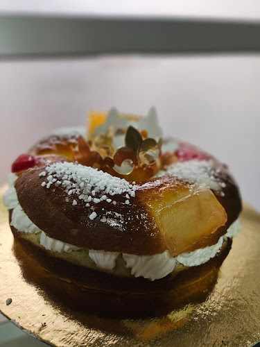 Fotografia tomada fuera de Forn Artesà - Verge del Pilar - Panadería en Picanya, Valencia