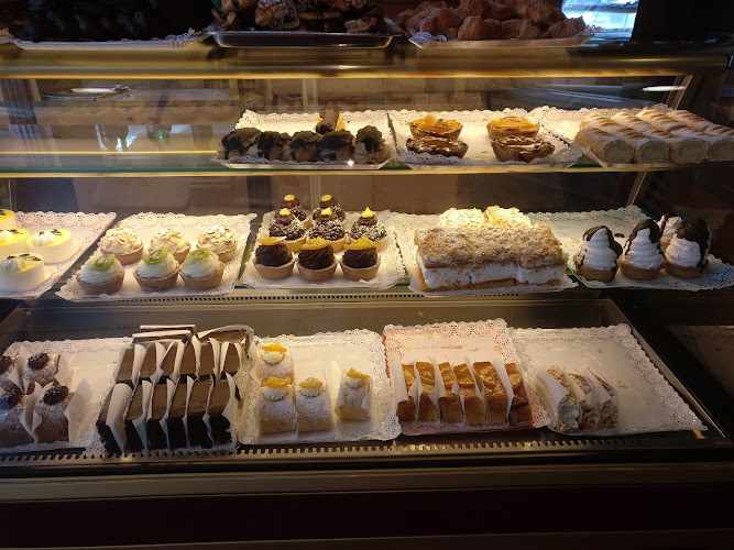 Fotografia tomada fuera de Pastelería Javier - Pastelería en Peralta, Navarra
