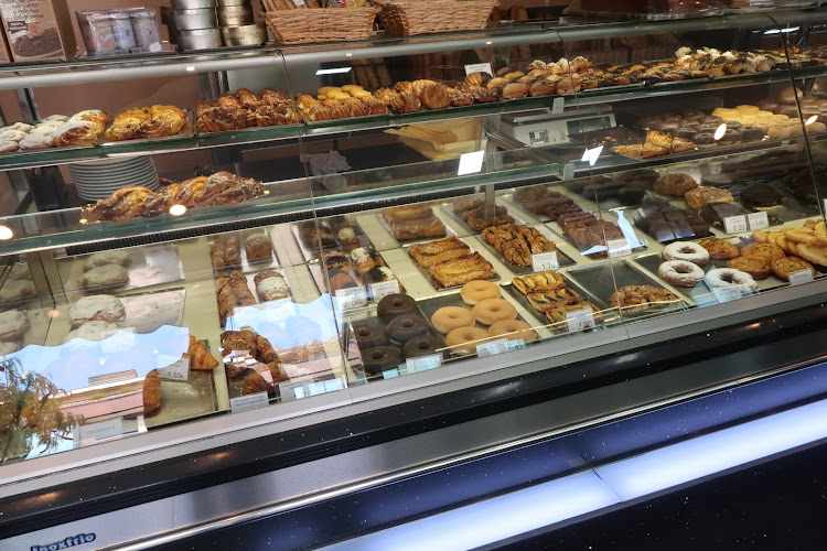 Fotografia tomada fuera de Bergue Las Tablas - Pastelería en Madrid, Madrid