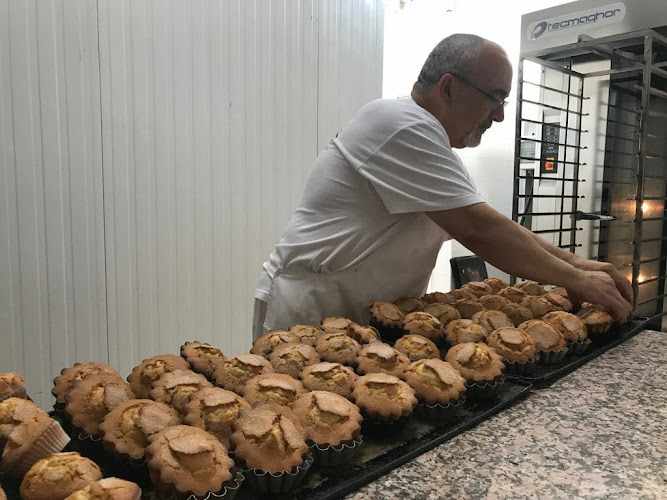 Fotografia tomada fuera de Panadería Pastelería El Barrio Doña Mencía - Panadería en Doña Mencía, Córdoba