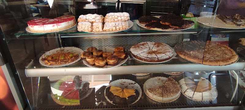 Fotografia tomada fuera de Cafetería Pastelería SA&MA - Pastelería en Doña Mencía, Córdoba