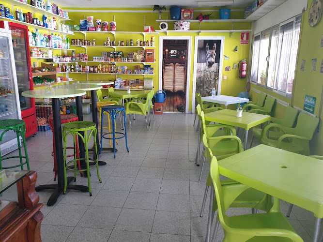 Fotografia tomada fuera de La paloma - Panadería en Villaharta, Córdoba