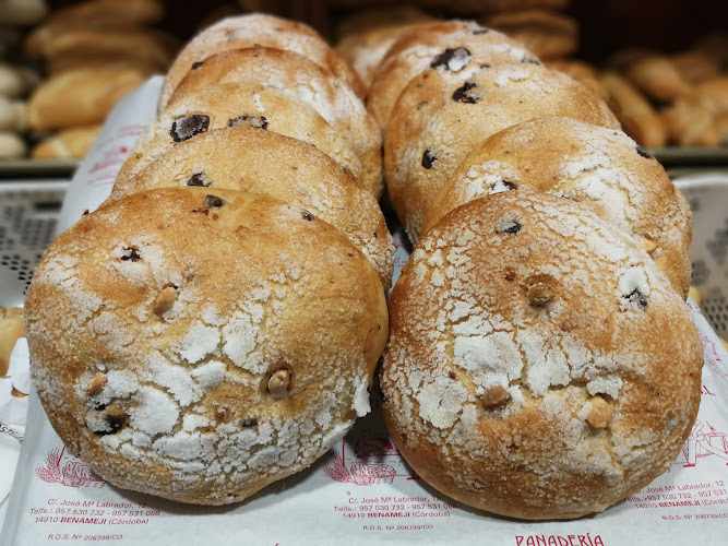 Fotografia tomada fuera de Hermanos Leiva - Panadería en Benamejí, Córdoba
