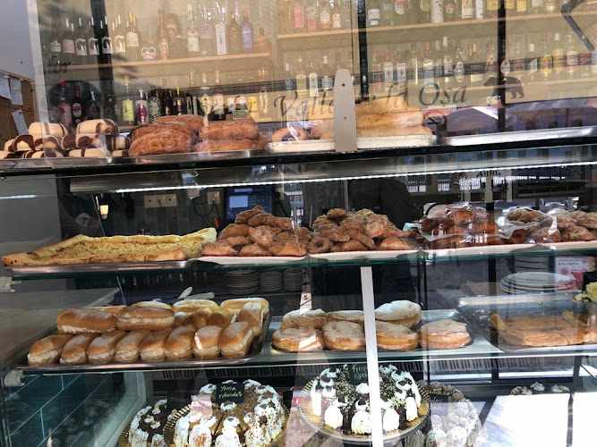 Fotografia tomada fuera de Cafetería Obrador Valle de la Osa - cafeterías en Constantina, Sevilla