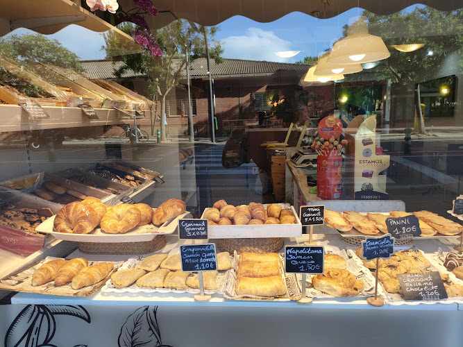 Fotografia tomada fuera de Café LaCrem - Cafetería en Logroño, La Rioja