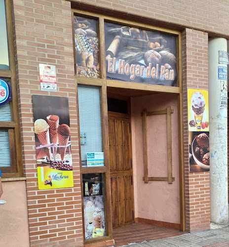 Fotografia tomada fuera de El Hogar del Pan - Tienda de alimentación en Benavente, Zamora