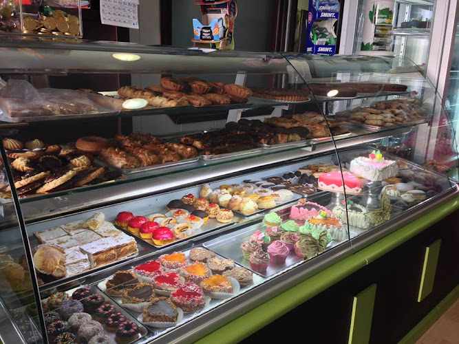 Fotografia tomada fuera de Confitería-Pastelería La Cierva - Panadería en Santiago de la Ribera, Murcia