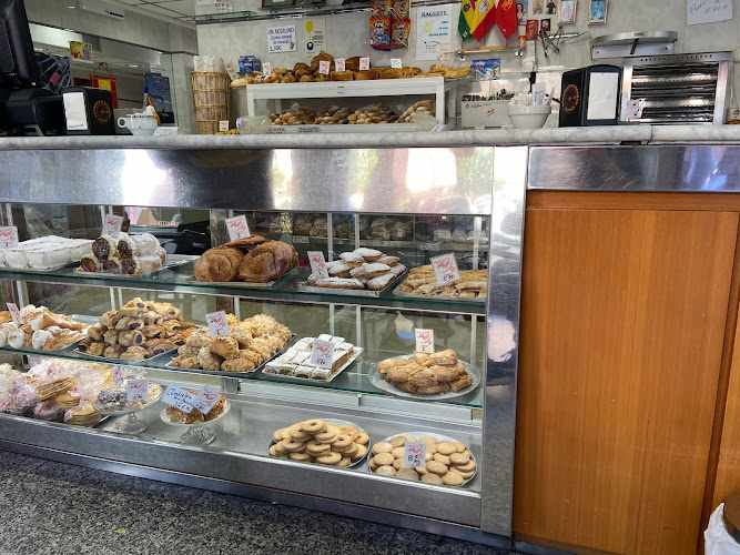 Fotografia tomada fuera de Confitería Montesinos Escribano - Pastelería en Santiago de la Ribera, Murcia