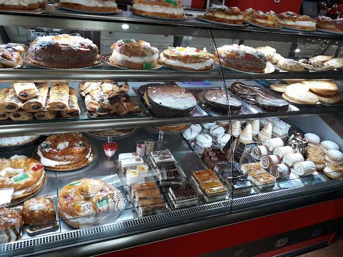 Fotografia tomada fuera de Bellavista Pasteleria & Heladeria - Pastelería en Huétor Vega, Granada