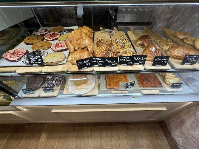 Fotografia tomada fuera de COOKIE BAKERY Cafetería | Pastelería | Crepería - Pastelería en Madrid, Madrid