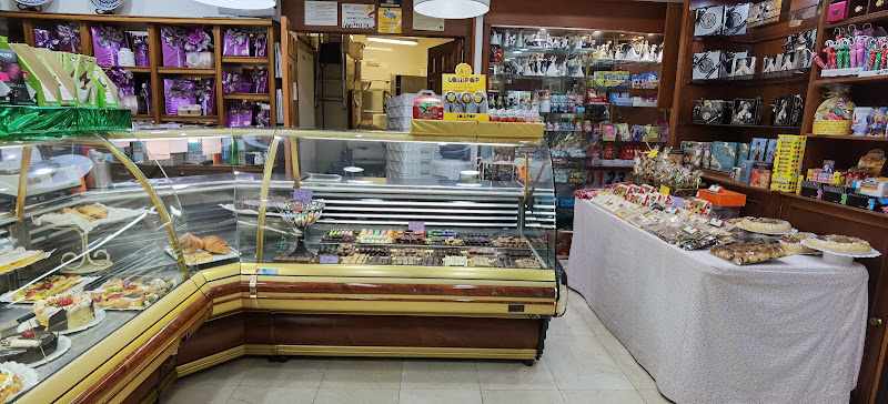 Fotografia tomada fuera de Confitería Miguel Pastelería - Pastelería en Ourense, Orense