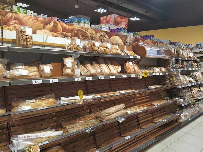 Fotografia tomada fuera de Supermercados Gadis - Supermercado en Ávila, Ávila