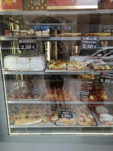 Fotografia tomada fuera de Panadería La Tentación - Panadería en Granada, Granada
