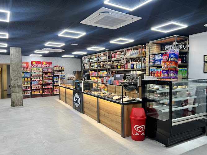 Fotografia tomada fuera de LSD 24 HORAS Granada - Tienda de alimentación en Granada, Granada