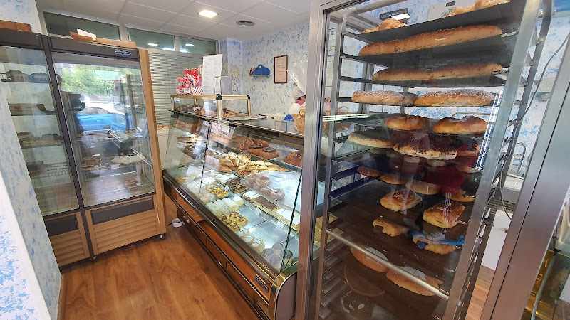 Fotografia tomada fuera de Pastelería la Concordia - Panadería en Granada, Granada