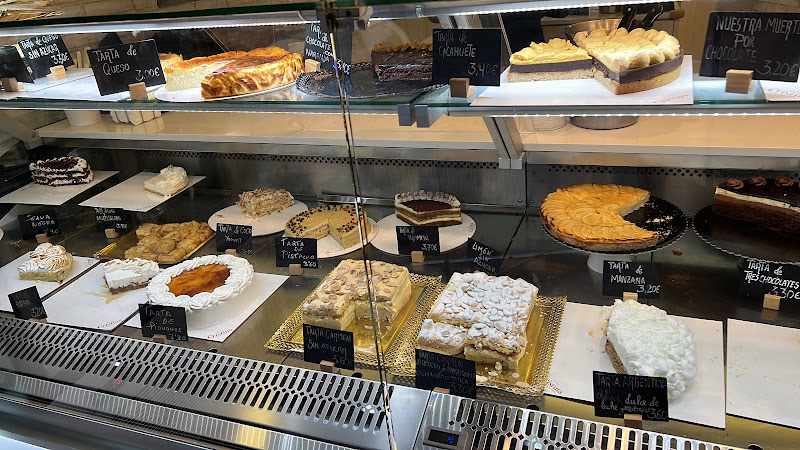 Fotografia tomada fuera de Tartas Cristina · Pastelería Artesana - Pastelería en Granada, Granada