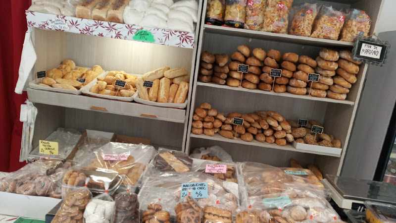 Fotografia tomada fuera de Panadería Abuelo Rafael - Panadería en Granada, Granada