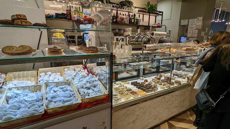 Fotografia tomada fuera de Puerta Bernina - Cafetería en Granada, Granada