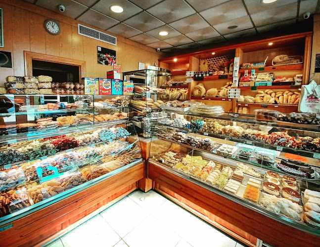Fotografia tomada fuera de Pasteleria Blanca - Pastelería en Granada, Granada
