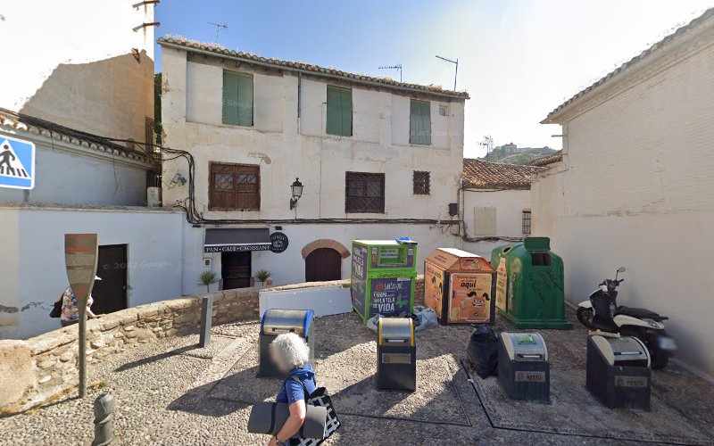 Fotografia tomada fuera de Panadería Glück - Panadería en Granada, Granada