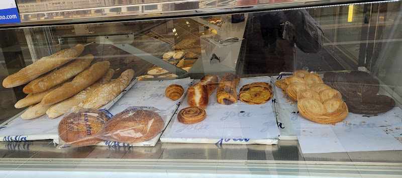 Fotografia tomada fuera de Casa Ysla Pastelería-Cafetería / Piononos - Pastelería en Granada, Granada