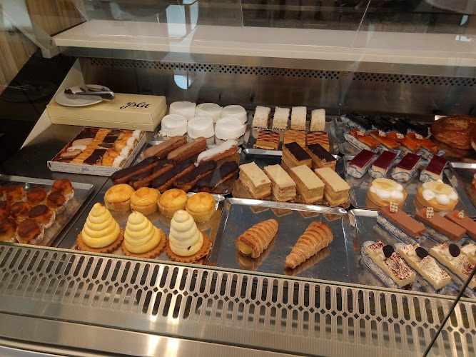 Fotografia tomada fuera de Casa Ysla Pastelería-Cafetería / Piononos - Pastelería en Granada, Granada