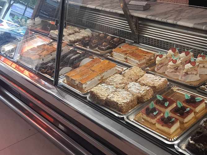 Fotografia tomada fuera de Tupinamba Golmajería - Pastelería en Logroño, La Rioja