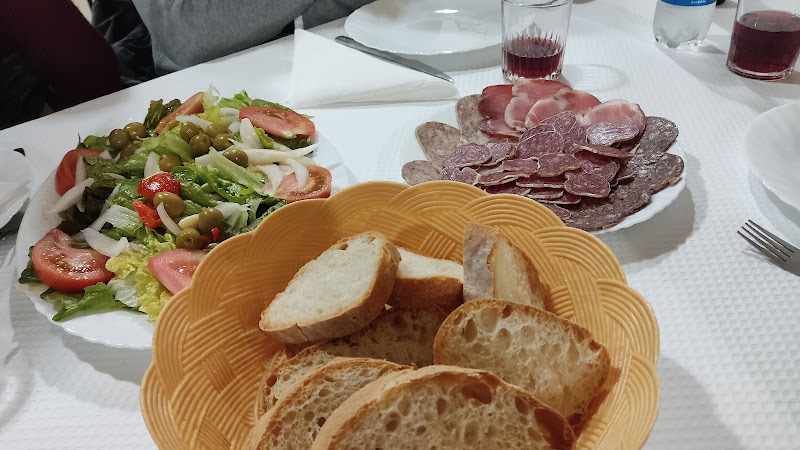 Fotografia tomada fuera de Cafè la Fraternal - cafeterías en Espolla, Girona