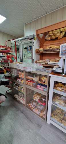 Fotografia tomada fuera de Panadería Pastelería Ávalos - Panadería en Llerena, Badajoz
