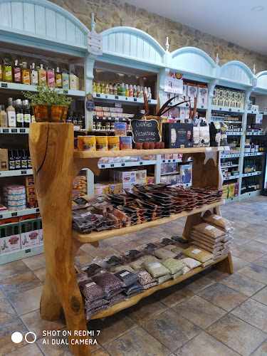 Fotografia tomada fuera de LACUERRE - Tienda general en Panes, Asturias