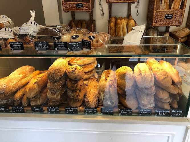 Fotografia tomada fuera de Panadería Simón - Panadería en Zaragoza, Zaragoza